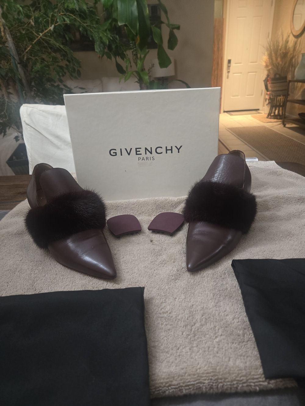 Givenchy Vintage Burgundy Pointed Toe Mink Trim/Heeled Loafers Size 40.5/9.5 EUC